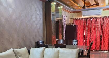 Elegant Spacious 2-bedroom AC Apartment balcony Kolkata Tollygunge~ pet friendly