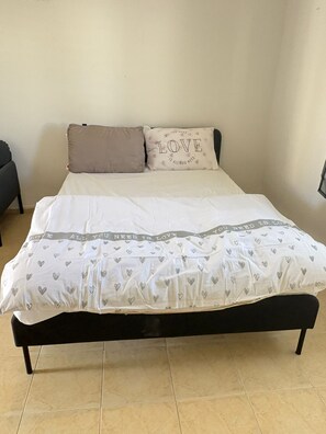 9 chambres, accès Internet, draps fournis