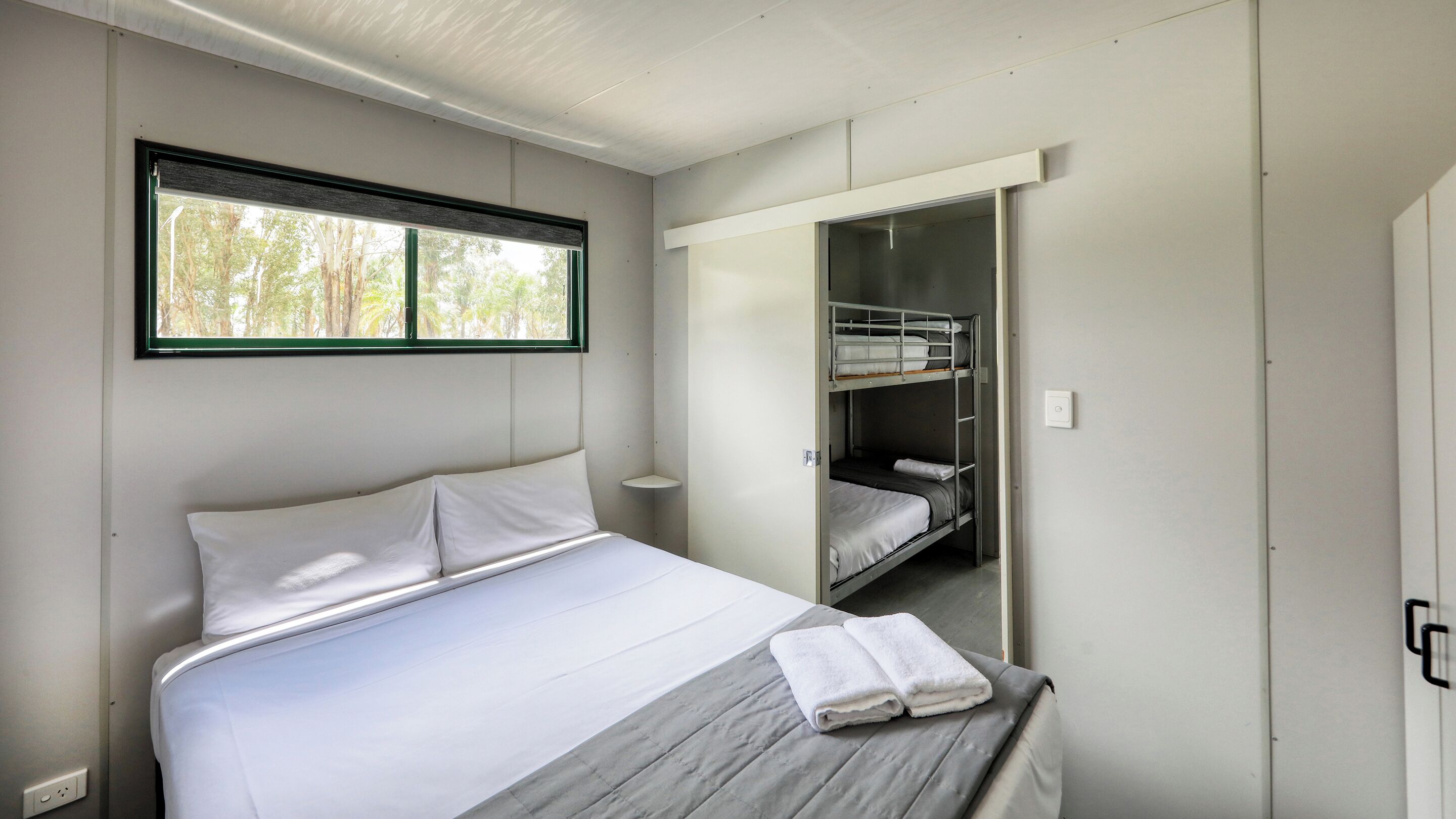 Family Cabin on the Lake, Queen Bed and Kids Bunks