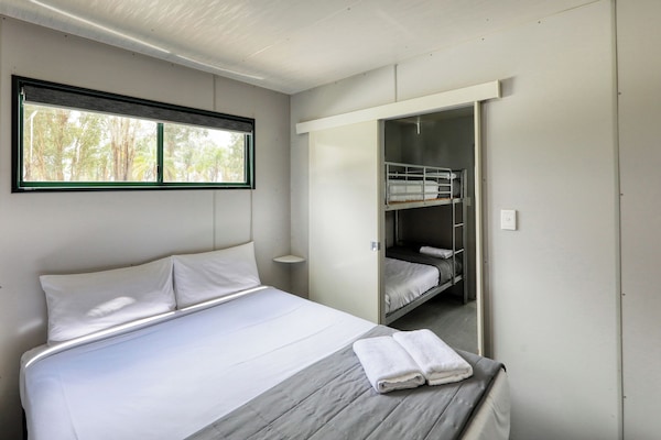 Family Cabin on the Lake, Queen Bed and Kids Bunks