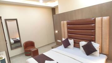 Dobbeltrom – classic, aircondition | Allergitestet sengetøy, skrivebord, lydisolert og wi-fi (inkludert)