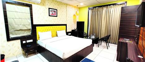 Doppia Deluxe, aria condizionata | Biancheria da letto ipoallergenica, una scrivania, insonorizzazione