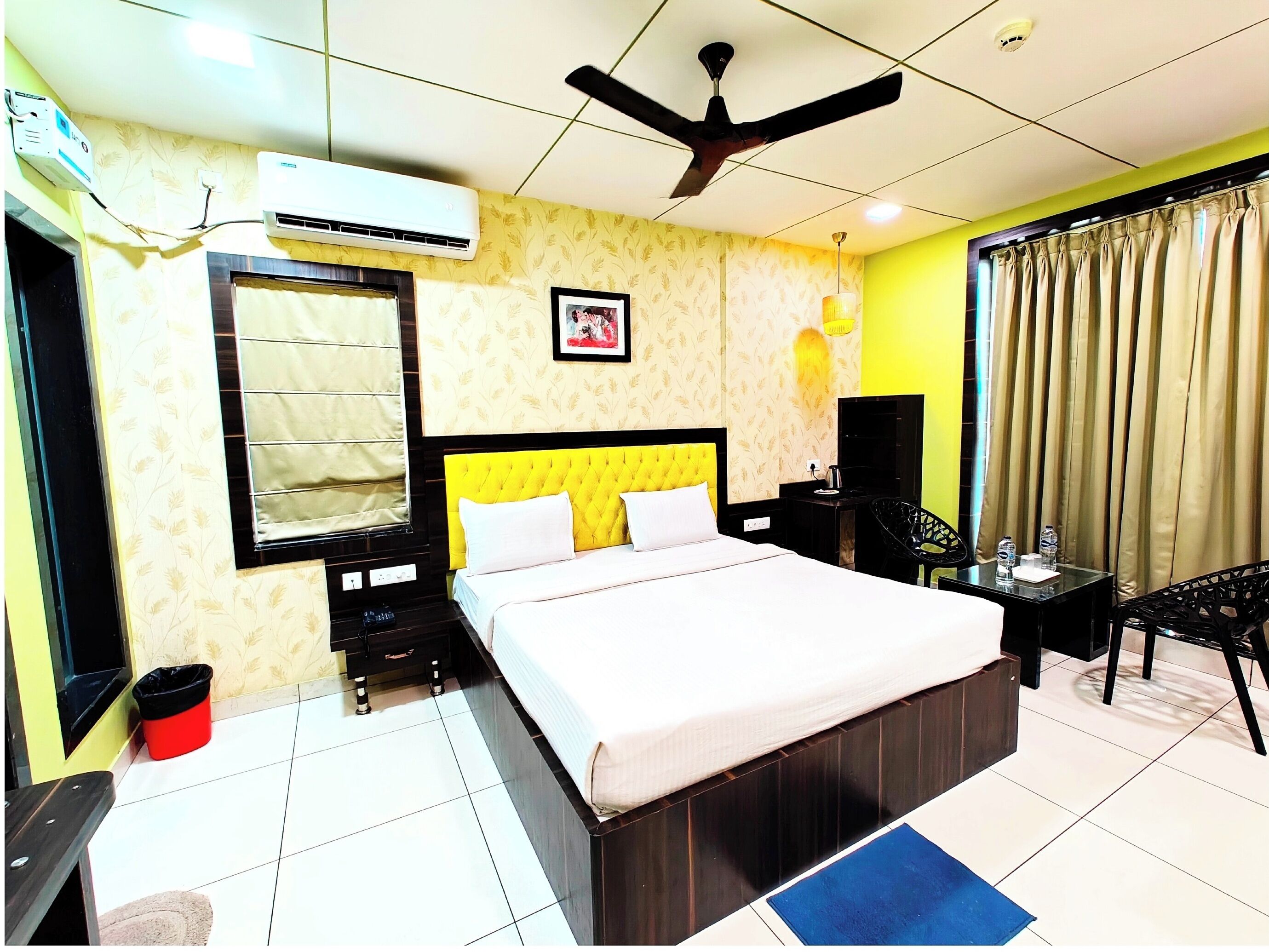 Roba de llit hipoal·lergògena, escriptori i habitacions insonoritzades 