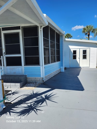 Cozy 2-bedroom mobile home in serene Lake Placid Camp Florida Sleeps up to 4+