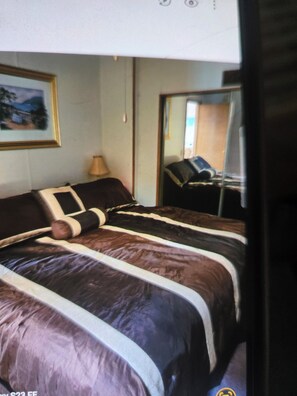 2 多间卧室、熨斗/熨衣板、WiFi、床单