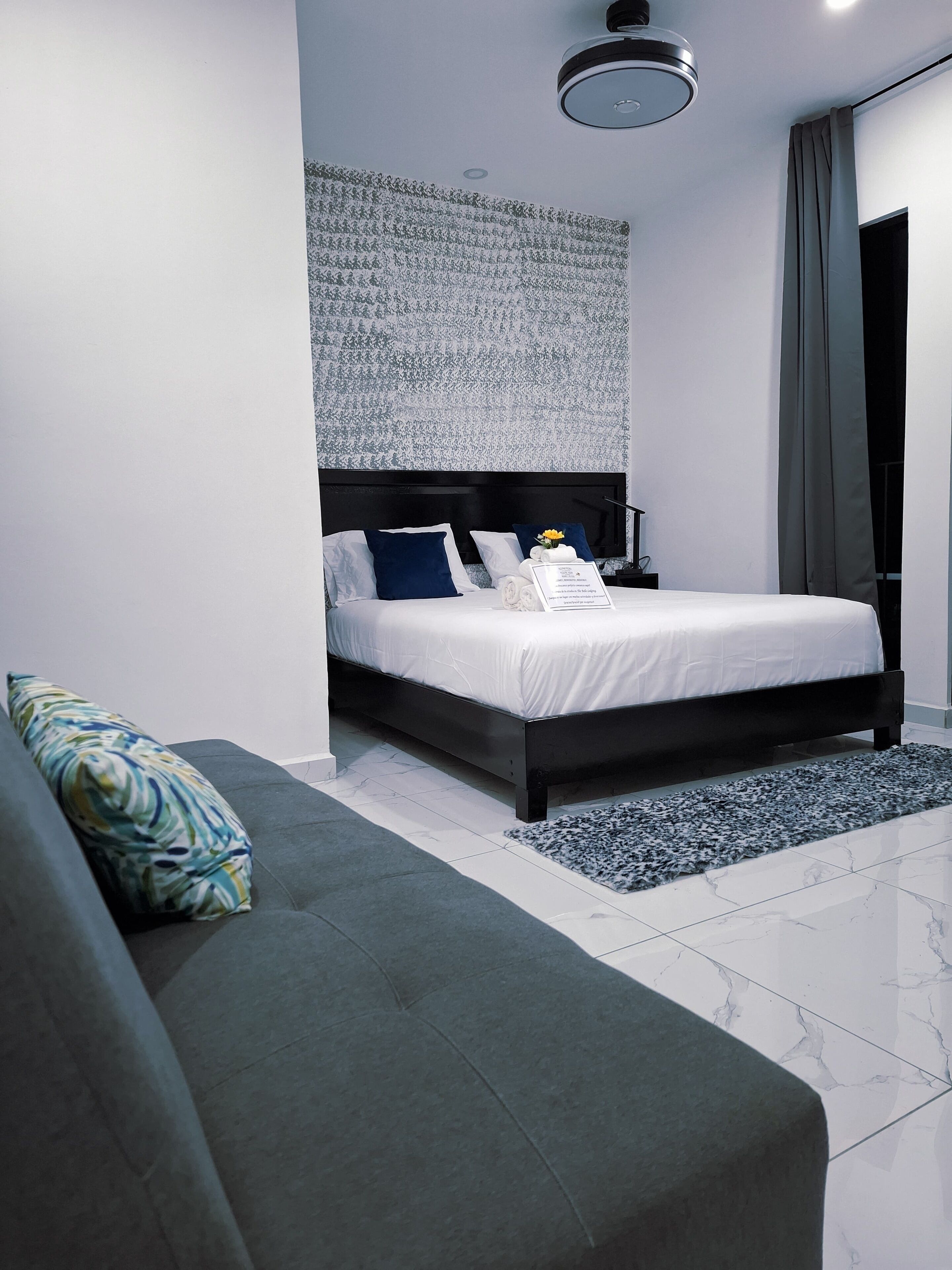 1 chambre, coffres-forts dans les chambres, fer et planche à repasser