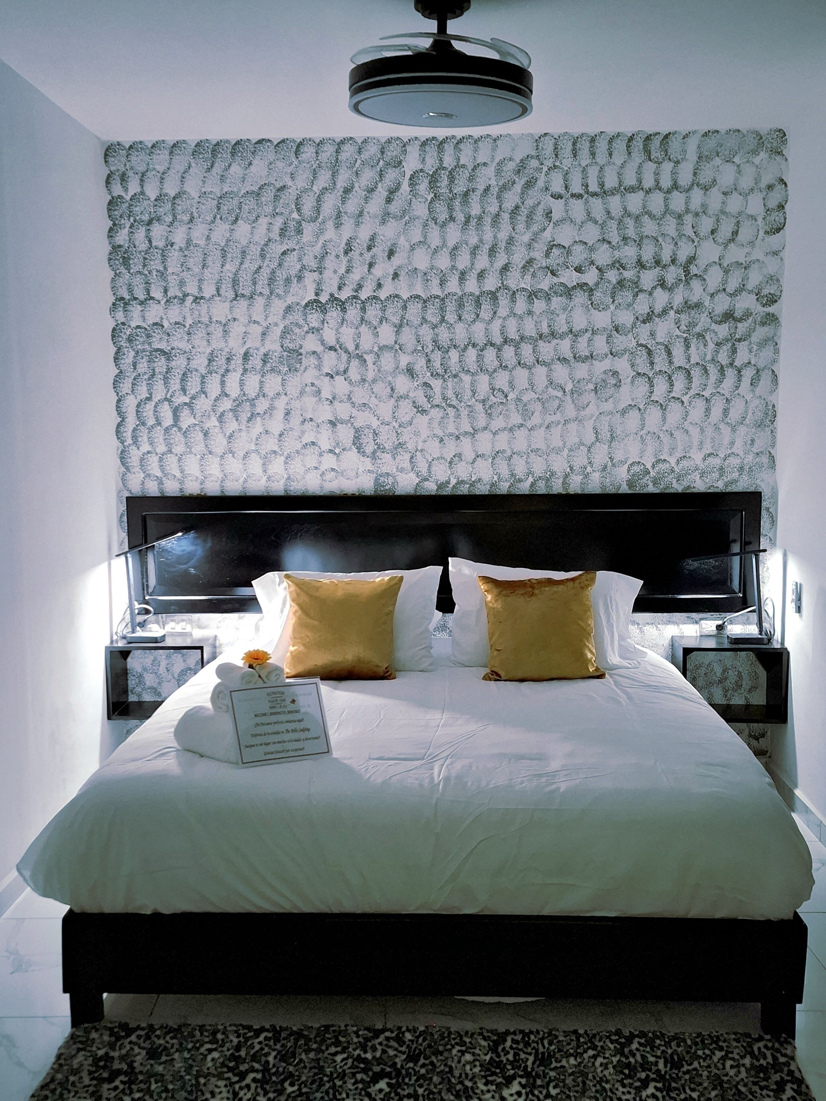 1 多间卧室、  客房内保险箱、熨斗/熨衣板、免费 WiFi