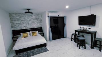 1 dormitorio, tabla de planchar con plancha, wifi gratis y ropa de cama
