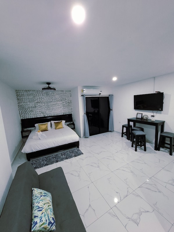 1 dormitorio, tabla de planchar con plancha, wifi gratis y ropa de cama