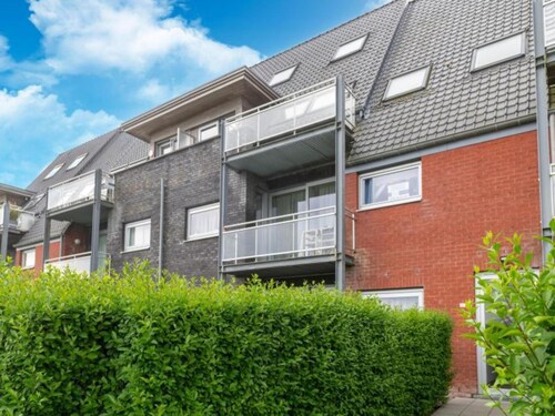 Cosy apartment with shared pool on estate