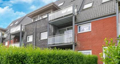 Cosy apartment with shared pool on estate