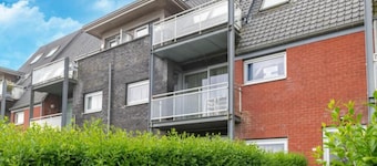 Cosy apartment with shared pool on estate