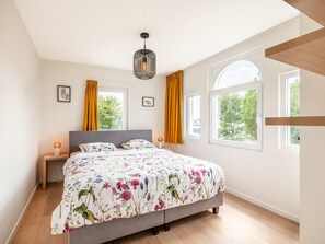 4 chambres, fer et planche à repasser, accès Internet