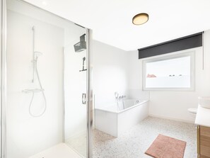 Shower - Luxury holiday home with large garden (Sint-Idesbald)