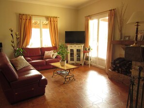 Fernseher, Tischtennisplatte