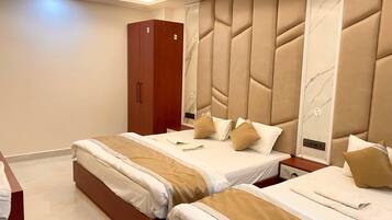 Deluxe dubbelrum - utsikt mot staden | Gratis wi-fi