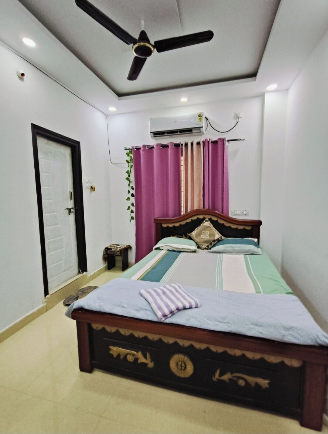 3 habitaciones, tabla de planchar con plancha, wifi y ropa de cama 