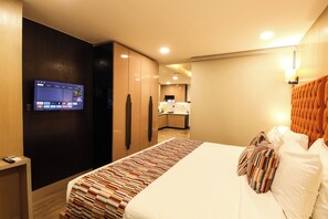 Minibar, in-room safe, desk, laptop workspace