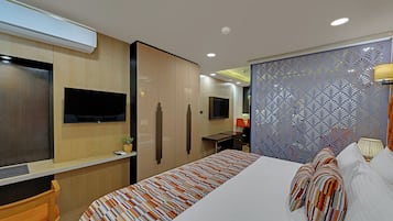 Minibar, coffres-forts dans les chambres, bureau