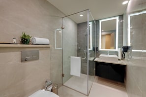 Shower, free toiletries, hair dryer, slippers - AR Suites Sohna Road (Gurugram)
