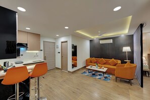 Suite Premium | Area keluarga | Televisi layar datar 32-inci dengan saluran TV kabel