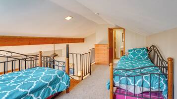 2 bedrooms, iron/ironing board, travel crib, internet