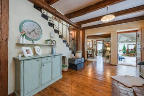 المنشأة من الداخل