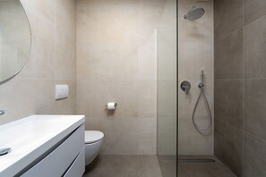 Shower, towels