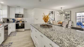 Fridge, microwave, stovetop, dishwasher