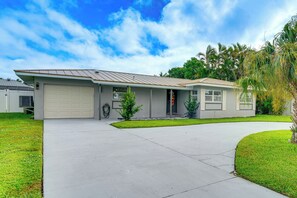 Exterior - Fish & Swim: Waterfront Home w/ Dock in Cape Coral (Cape Coral)