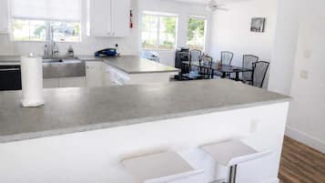 House (3 Bedrooms) | Private kitchen | Fridge, microwave, oven, stovetop