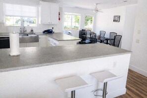 House (3 Bedrooms) | Private kitchen | Fridge, microwave, oven, stovetop - @ Marbella Lane - Majestic Desert Mountain Views (Desert Hot Springs)