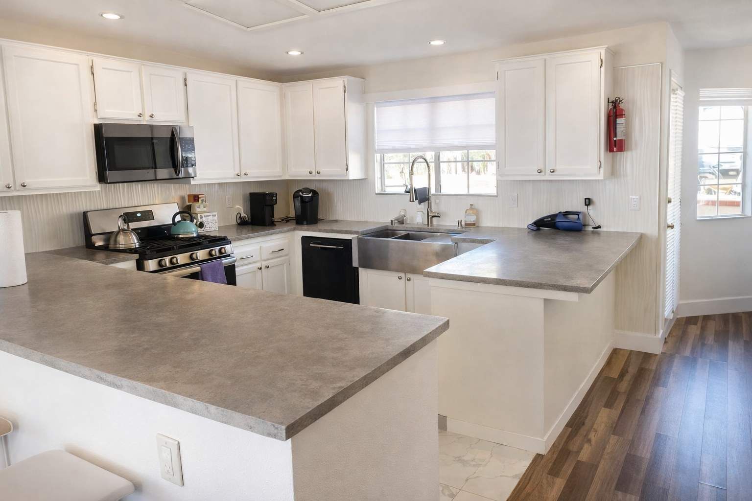 House (3 Bedrooms) | Private kitchen | Fridge, microwave, oven, stovetop