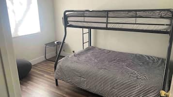 3 chambres, bureau, espace de travail pour ordinateur portable