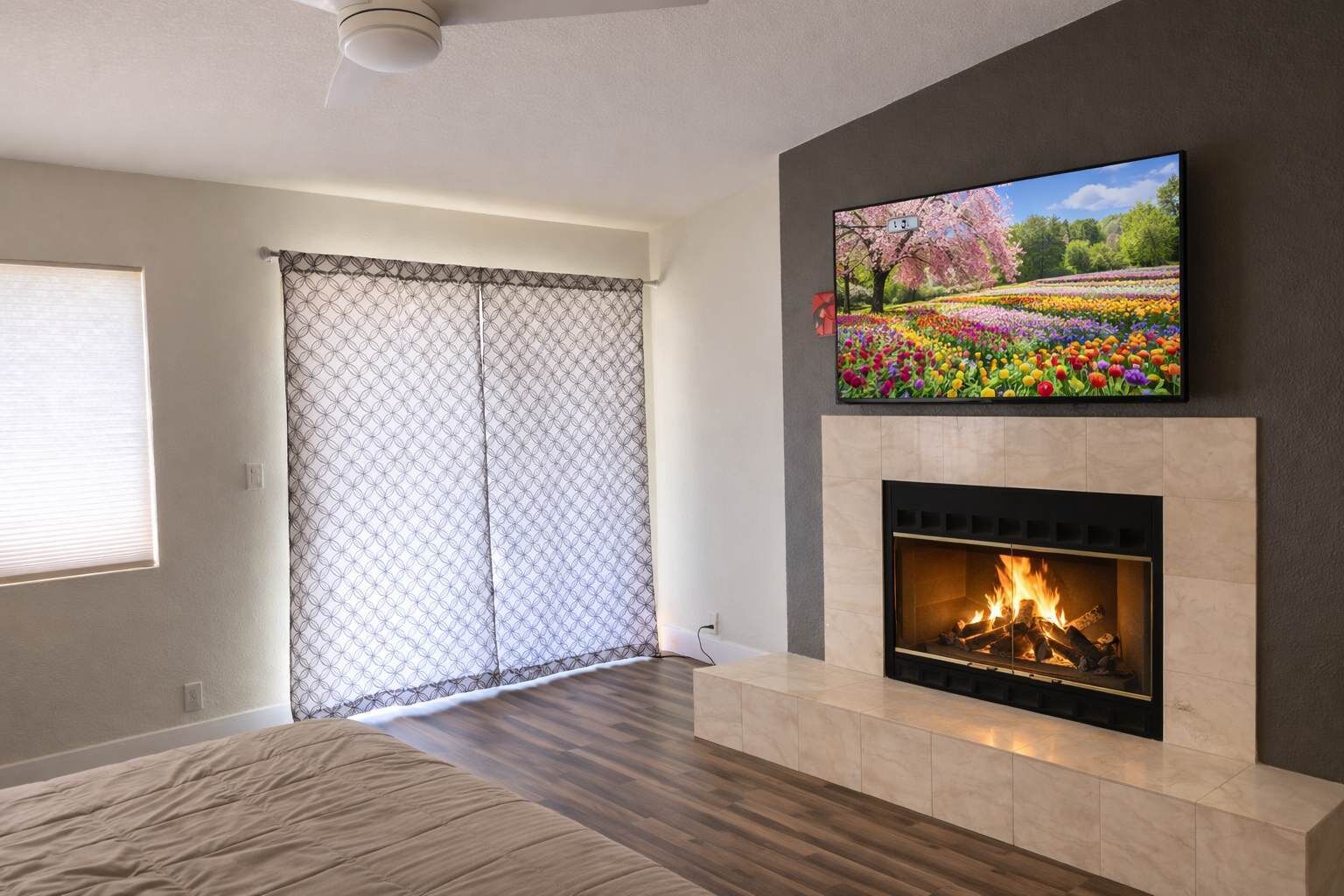 3 عدّة غرف نوم ومكتب ومساحة عمل للكمبيوتر المحمول ومكواة/لوح كي