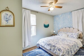 2 bedrooms, iron/ironing board, Internet, bed sheets - Little Cove Cottage! Walk to Dtwn Panama City (Panama City)