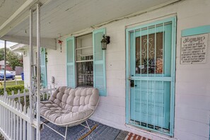 Property grounds - Little Cove Cottage! Walk to Dtwn Panama City (Panama City)