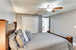 3 多间卧室、熨斗/熨衣板、上网接入、床单