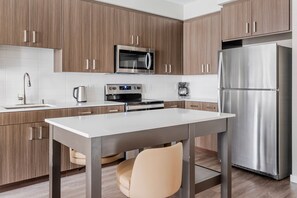 Refrigerador, microondas, horno y lavavajillas