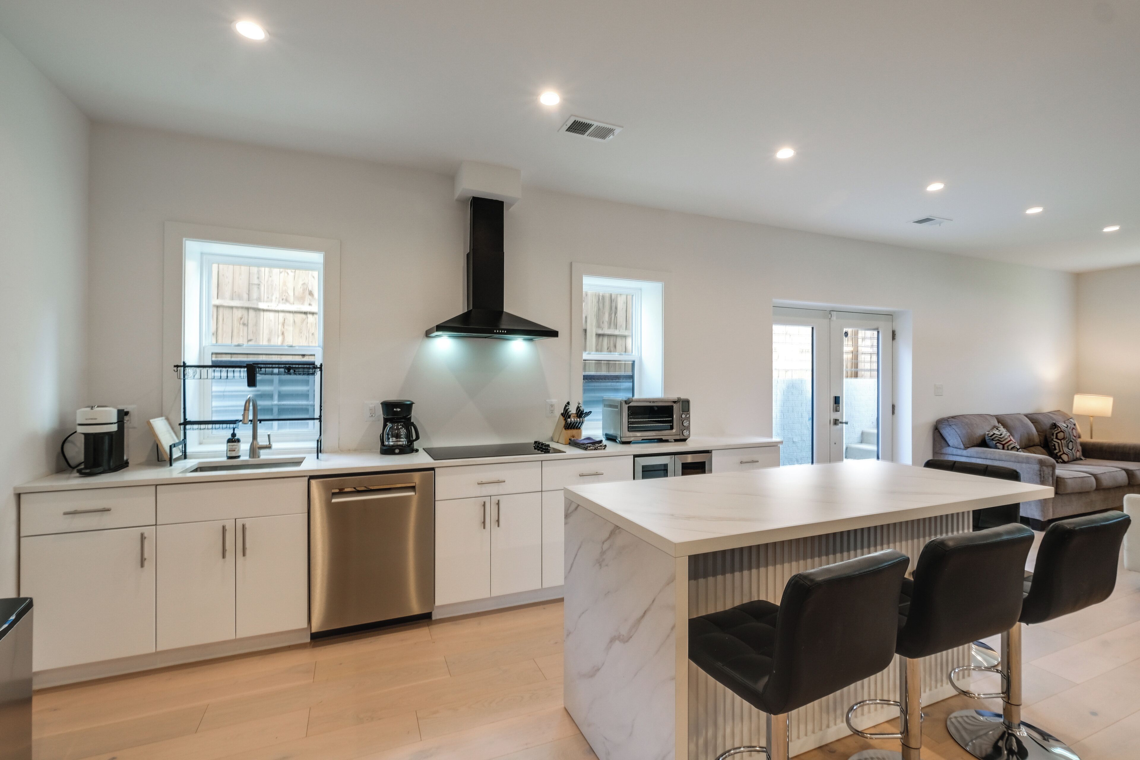 雪櫃、微波爐、洗碗機、咖啡機/沖茶器