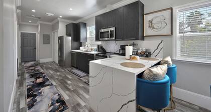 Walk to UC Davis Medical Center! Duplex w/ Patio
