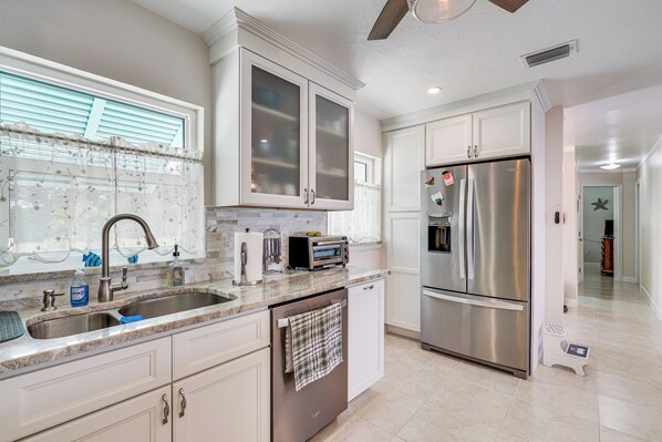 Coffee/tea maker, highchair, cookware/dishes/utensils