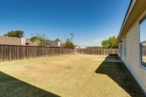 Property grounds - Family Home Near I-80 in Suburban Dallas Sidekick (Forney)