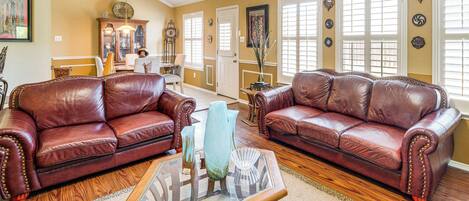 Télévision, cheminée, livres