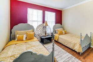 3 bedrooms, desk, iron/ironing board, travel cot - Family Home Near I-80 in Suburban Dallas Sidekick (Forney)