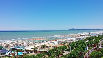 Una spiaggia nelle vicinanze