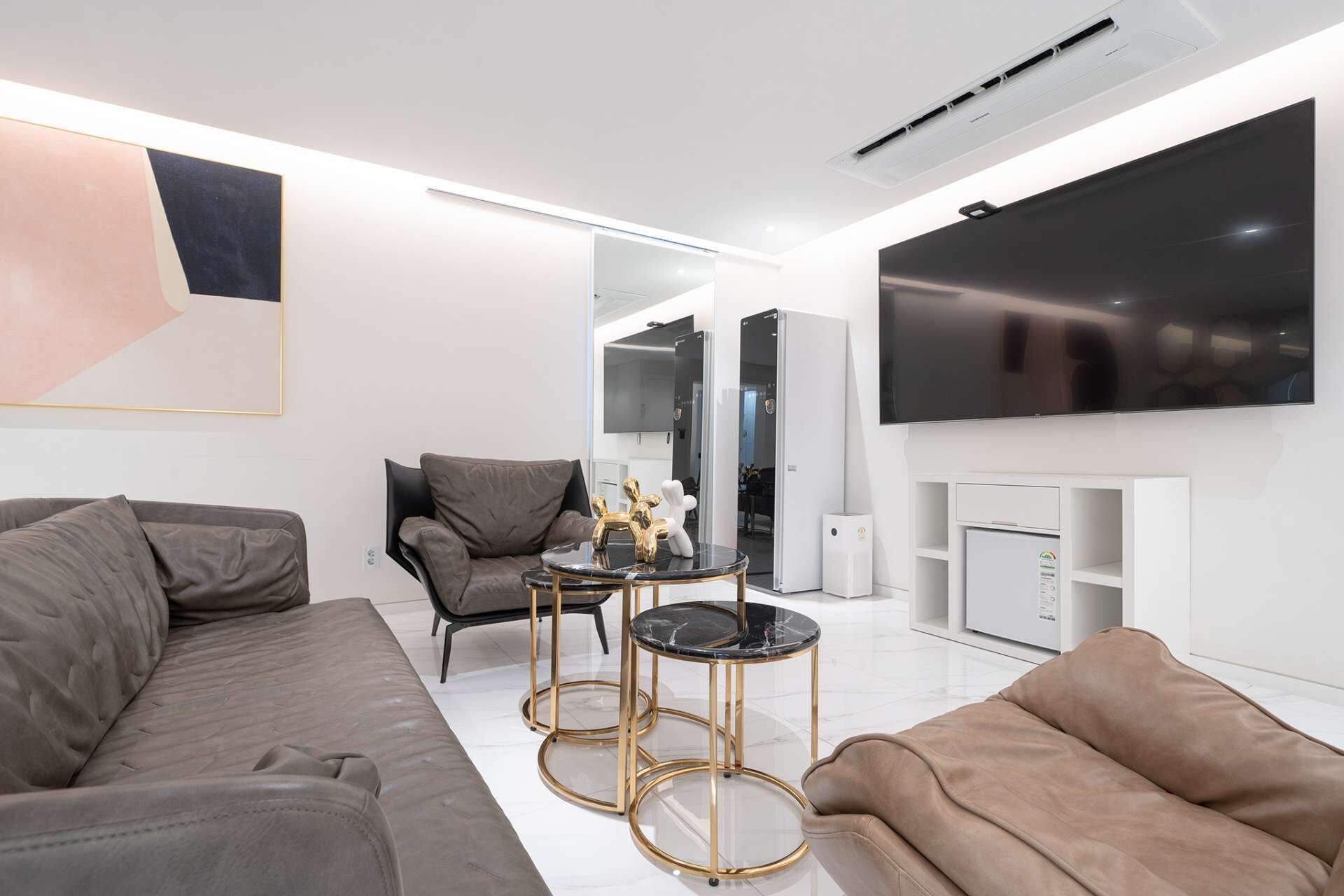 Premium Studio Suite | Desk, free WiFi, bed sheets