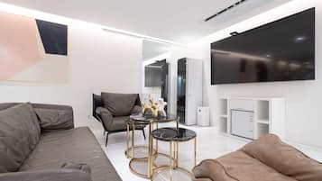 Studiosvit Premium | Skrivbord, gratis wi-fi och sängkläder