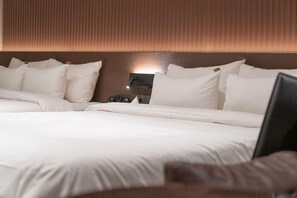 Deluxe Twin Room | Desk, free WiFi, bed sheets - From H About Hotel Chungju (Chungju)