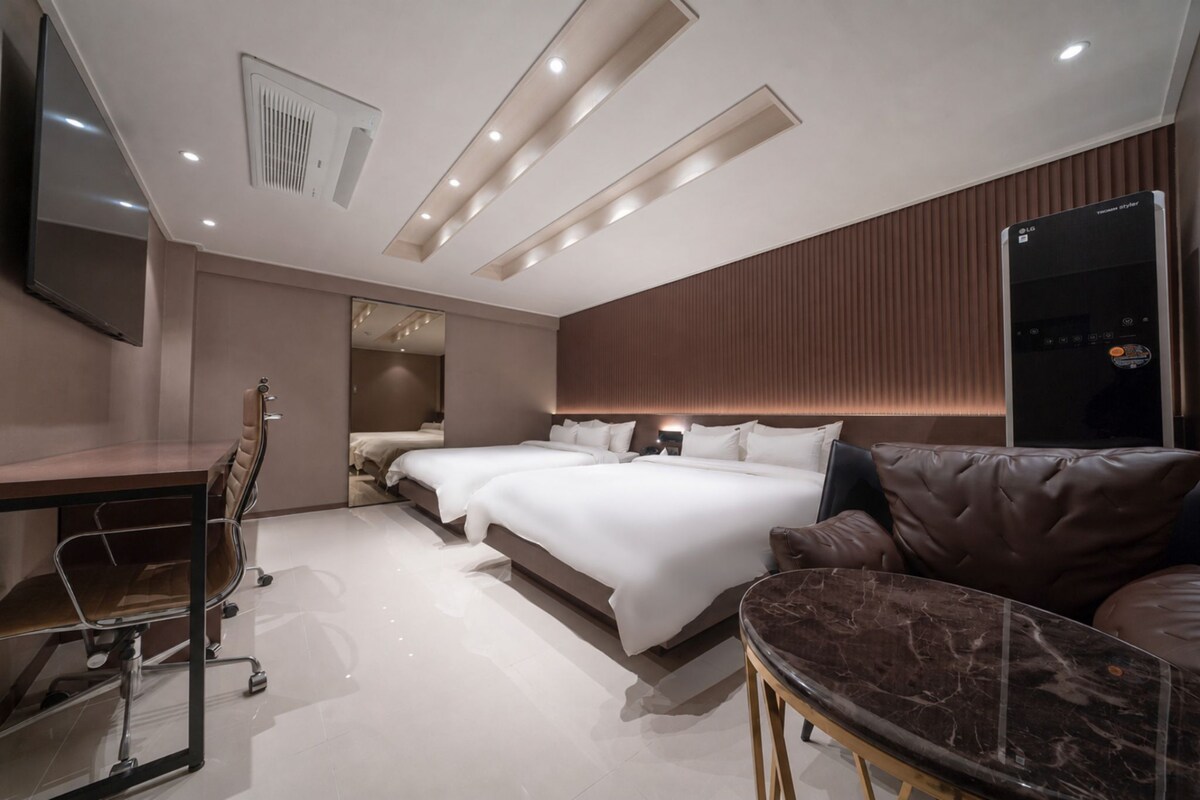 Deluxe Twin kamer | Een bureau, gratis wifi, beddengoed
